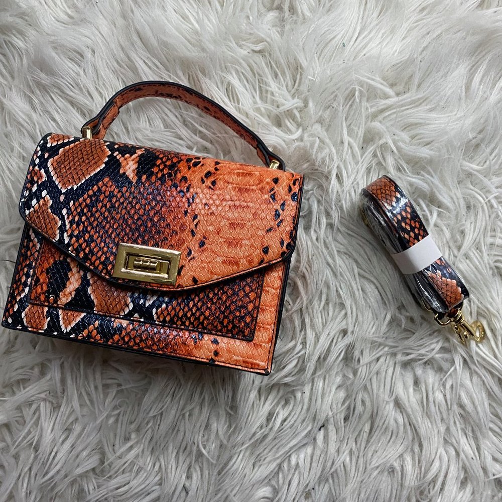 Snake design purse